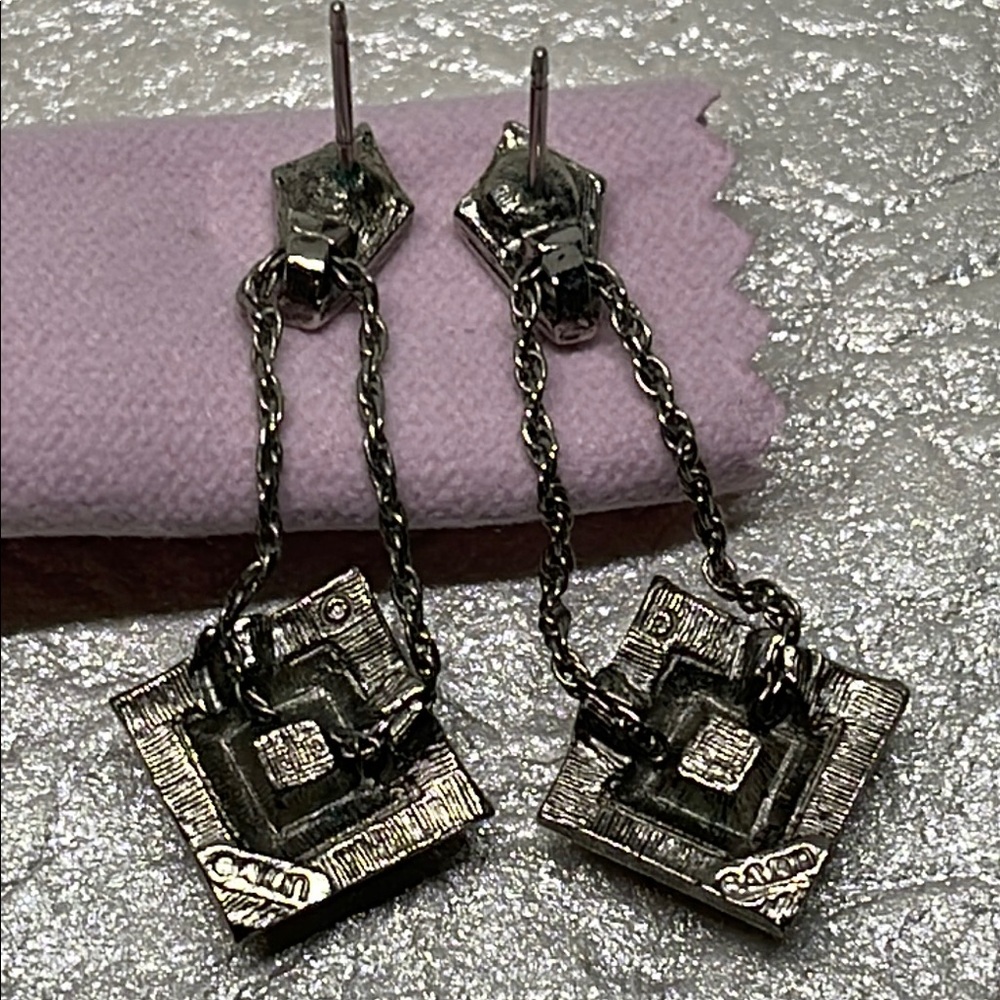 Avon vintage Purple square  and gunmetal pierced Dangle Earrings - Picture 7 of 12